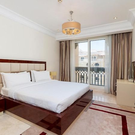 Royal Club By Rvhr, Grandeur Residence Crescent Palm Jumeirah Dubái Exterior foto