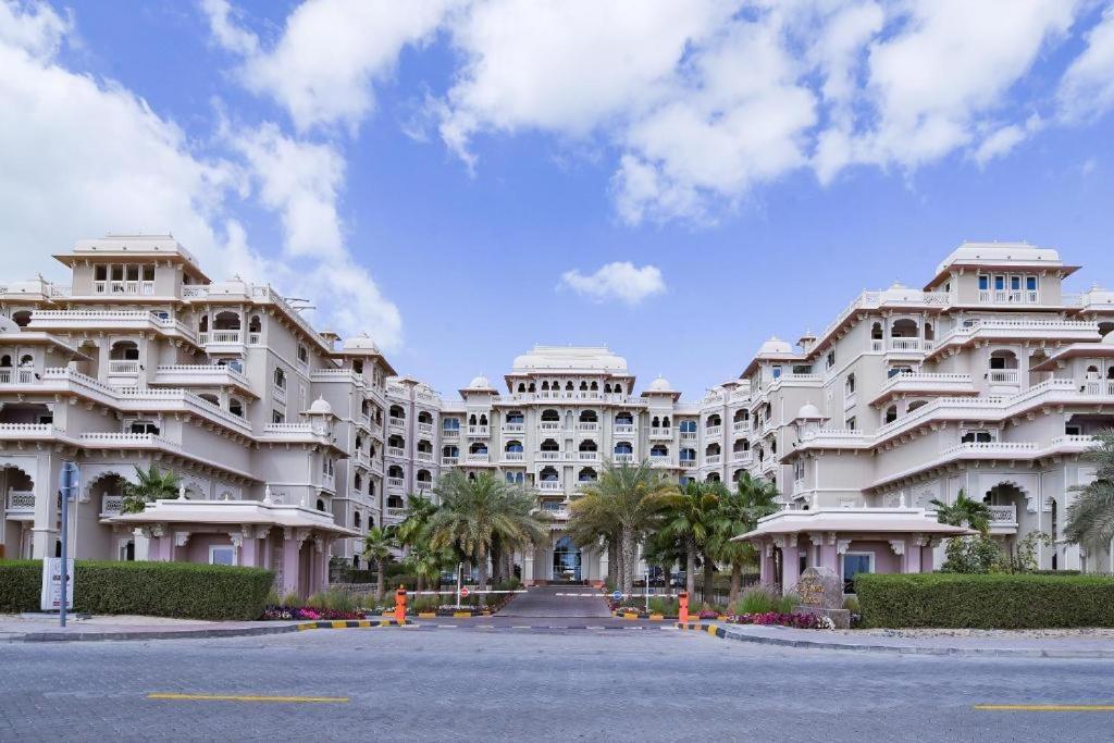 Royal Club By Rvhr, Grandeur Residence Crescent Palm Jumeirah Dubái Exterior foto