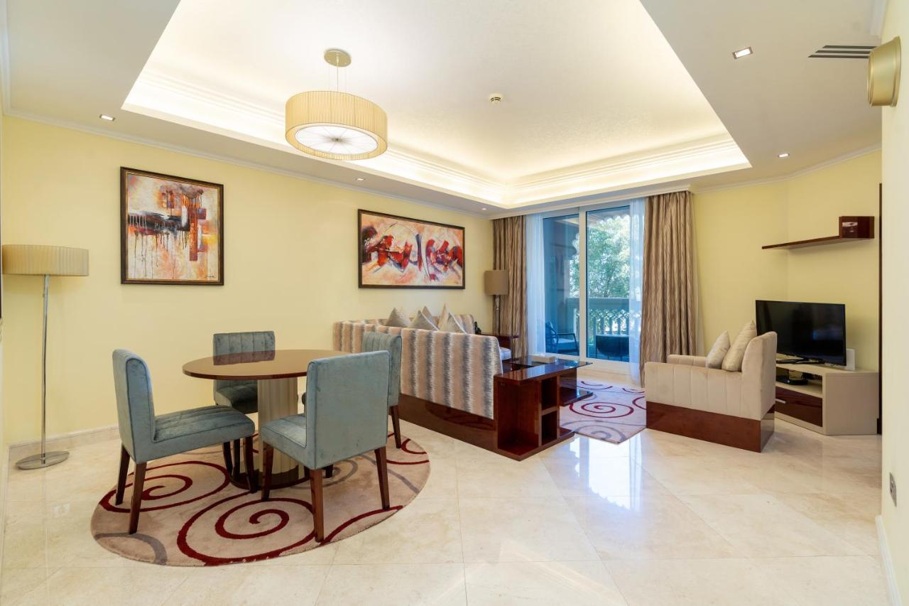 Royal Club By Rvhr, Grandeur Residence Crescent Palm Jumeirah Dubái Exterior foto