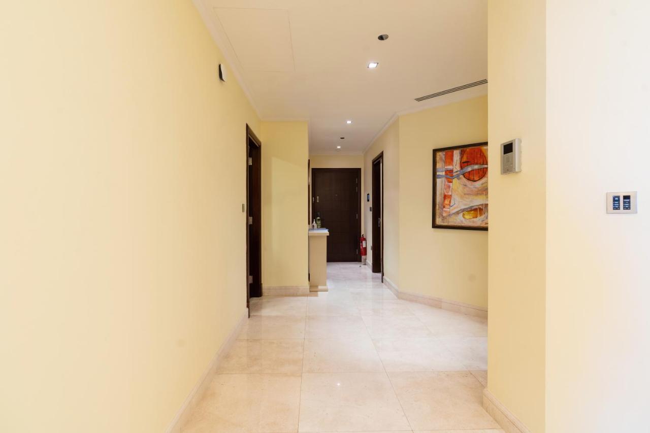 Royal Club By Rvhr, Grandeur Residence Crescent Palm Jumeirah Dubái Exterior foto