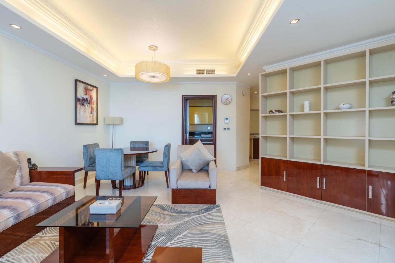 Royal Club By Rvhr, Grandeur Residence Crescent Palm Jumeirah Dubái Exterior foto
