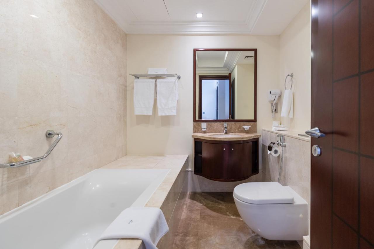 Royal Club By Rvhr, Grandeur Residence Crescent Palm Jumeirah Dubái Exterior foto