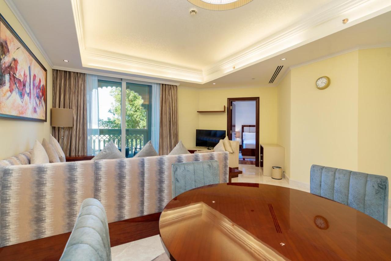 Royal Club By Rvhr, Grandeur Residence Crescent Palm Jumeirah Dubái Exterior foto