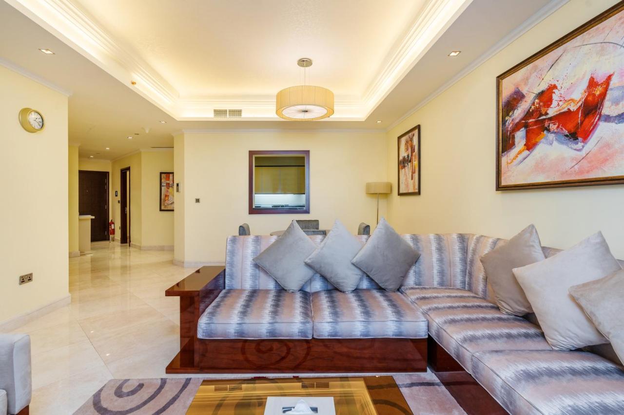 Royal Club By Rvhr, Grandeur Residence Crescent Palm Jumeirah Dubái Exterior foto
