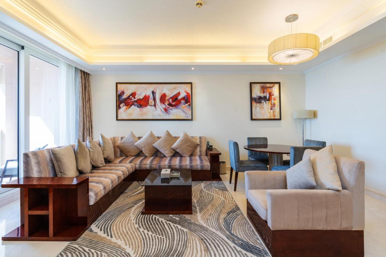 Royal Club By Rvhr, Grandeur Residence Crescent Palm Jumeirah Dubái Exterior foto