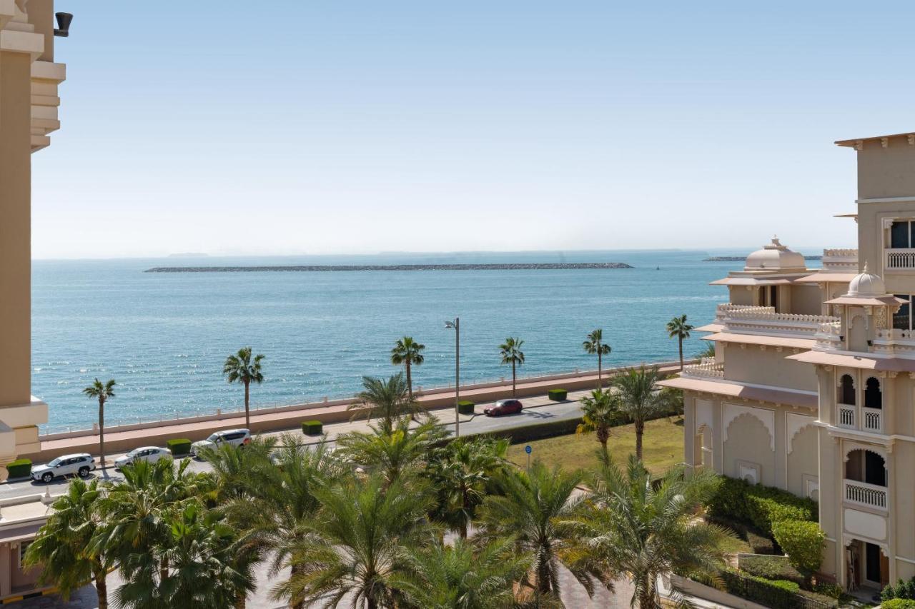 Royal Club By Rvhr, Grandeur Residence Crescent Palm Jumeirah Dubái Exterior foto